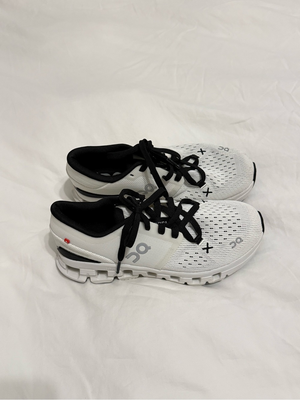On CLOUD X 4 Running sneakers white and black athletic shoes Women’s US 5